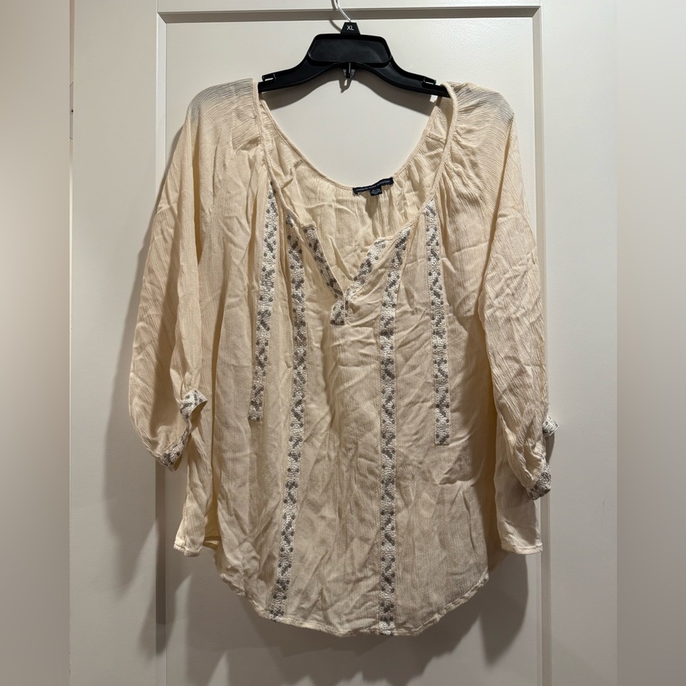 American Eagle Outfitters Cream Blouse with embroidered Floral Accents Size XL